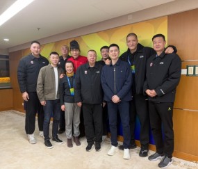 观战CBA俱乐部杯！杨鸣：感谢巴特尔会长邀请 祝内蒙篮球越来越好