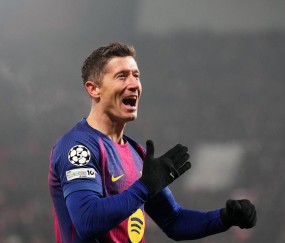 悲喜夜：凯恩失点拜仁晋级，利物浦3-0马赛，莱万超C罗冲梅西神迹