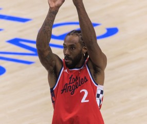 星空体育-可别受伤！小卡撤步急停干拔长两分飙中 落地有些崴脚